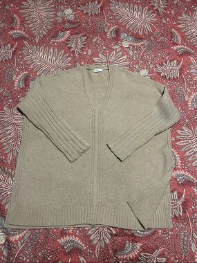 VINCE oversized boxy V Neck Sweater Beige Tan long sleeve Small